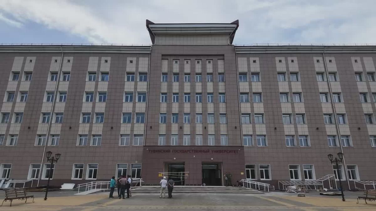 Владислав Ховалыг: В День знаний встретился со студентами Тувинского государственного университета