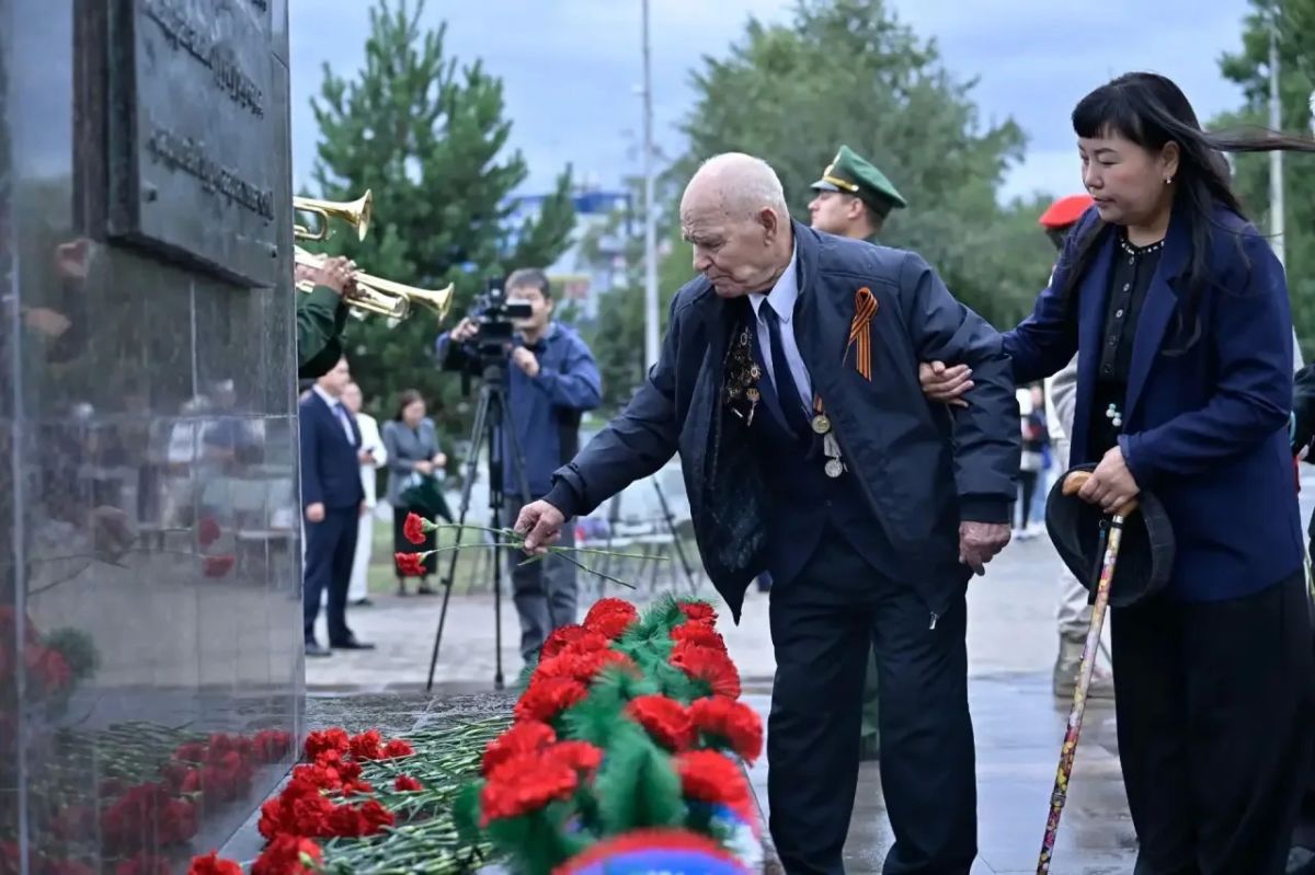 Владислав Ховалыг: Сегодня в республике отмечают не только начало учебного года, но и День исторической памяти и чести тувинских добровольцев Владислав Ховалыг: Сегодня в республике отмечают не только начало учебного года, но и День исторической памяти и чести тувинских добровольцев