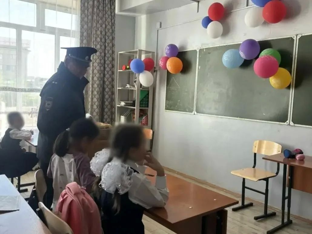 Сотрудники УМВД России по г. Кызылу посетили социальные учреждения города, оказывающие поддержку семье и детям Сотрудники УМВД России по г. Кызылу посетили социальные учреждения города, оказывающие поддержку семье и детям