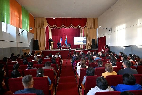 Глава Тувы проверил строительные объекты в Дзун-Хемчикском кожууне Глава Тувы проверил строительные объекты в Дзун-Хемчикском кожууне