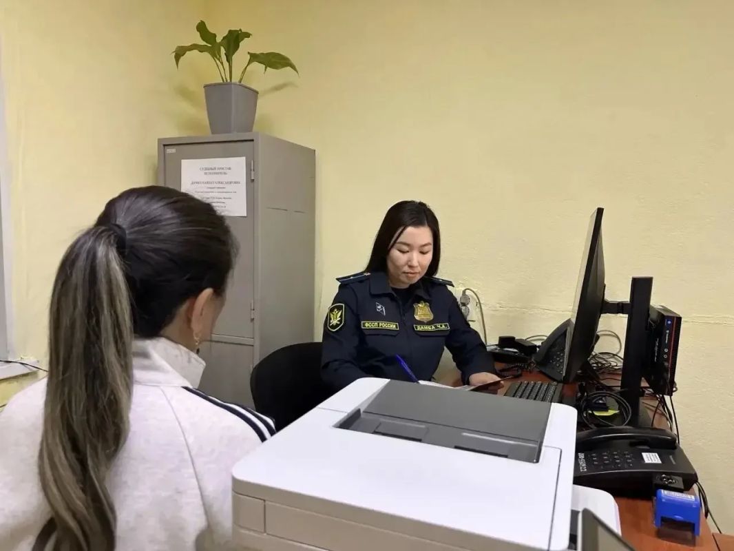 В Туве домашний верблюд покалечил мужчину