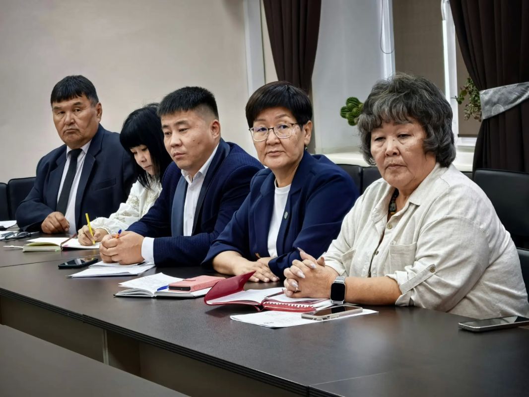 Министр культуры провел муниципальный час с начальниками управлений культуры Министр культуры провел муниципальный час с начальниками управлений культуры