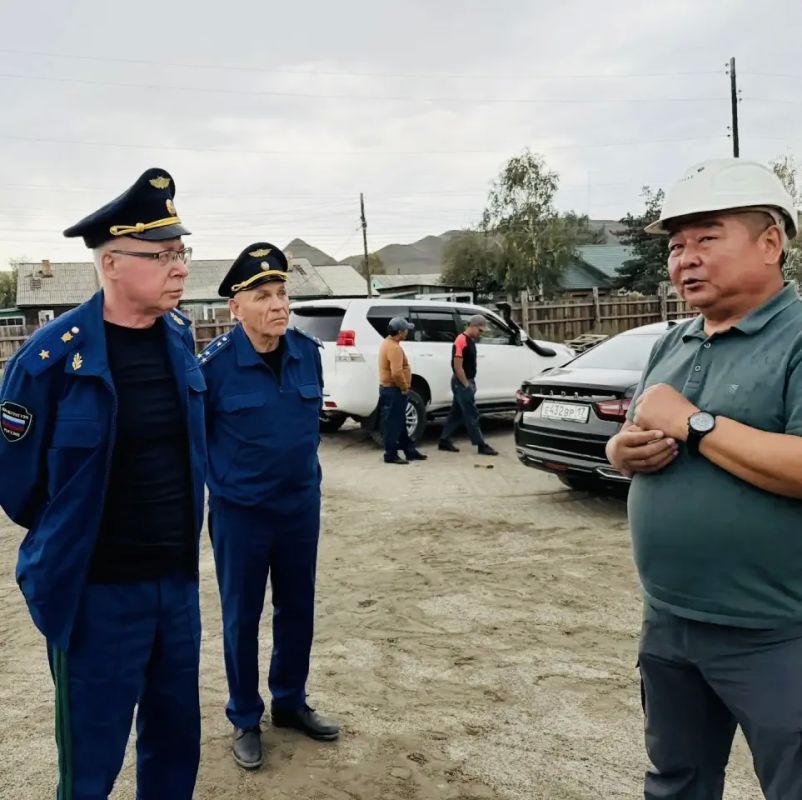 Прокурор республики Ботвинкин Евгений Борисович посетил с рабочим визитом Улуг-Хемский район Прокурор республики Ботвинкин Евгений Борисович посетил с рабочим визитом Улуг-Хемский район