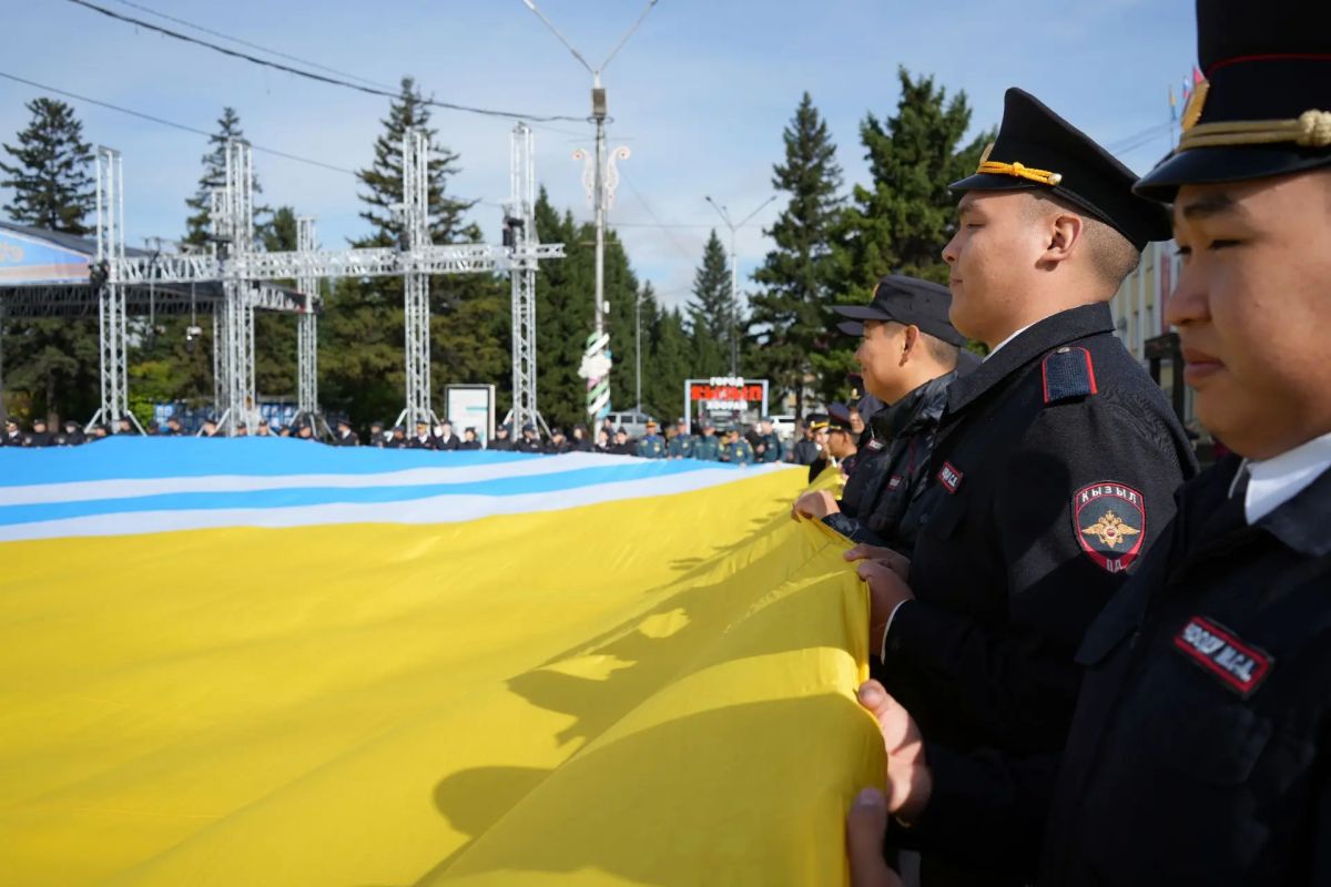 В Кызыле отметили День государственного флага Республики Тыва В Кызыле отметили День государственного флага Республики Тыва