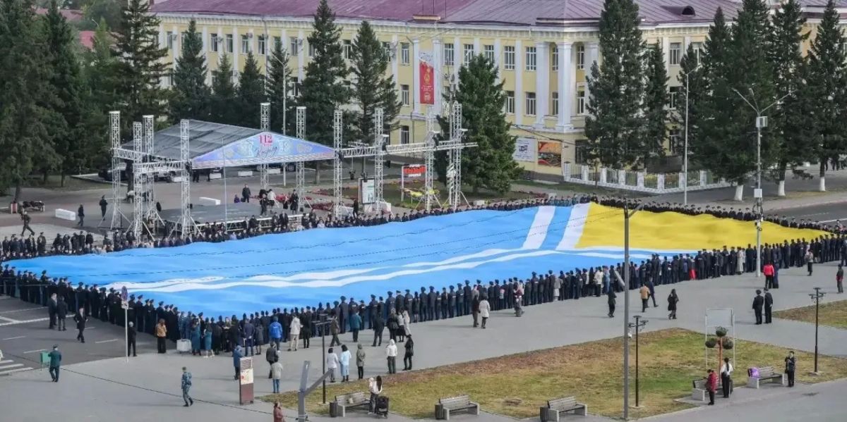 В Кызыле состоялись торжественные мероприятия, посвящённые Дню государственного флага Республики Тыва В Кызыле состоялись торжественные мероприятия, посвящённые Дню государственного флага Республики Тыва