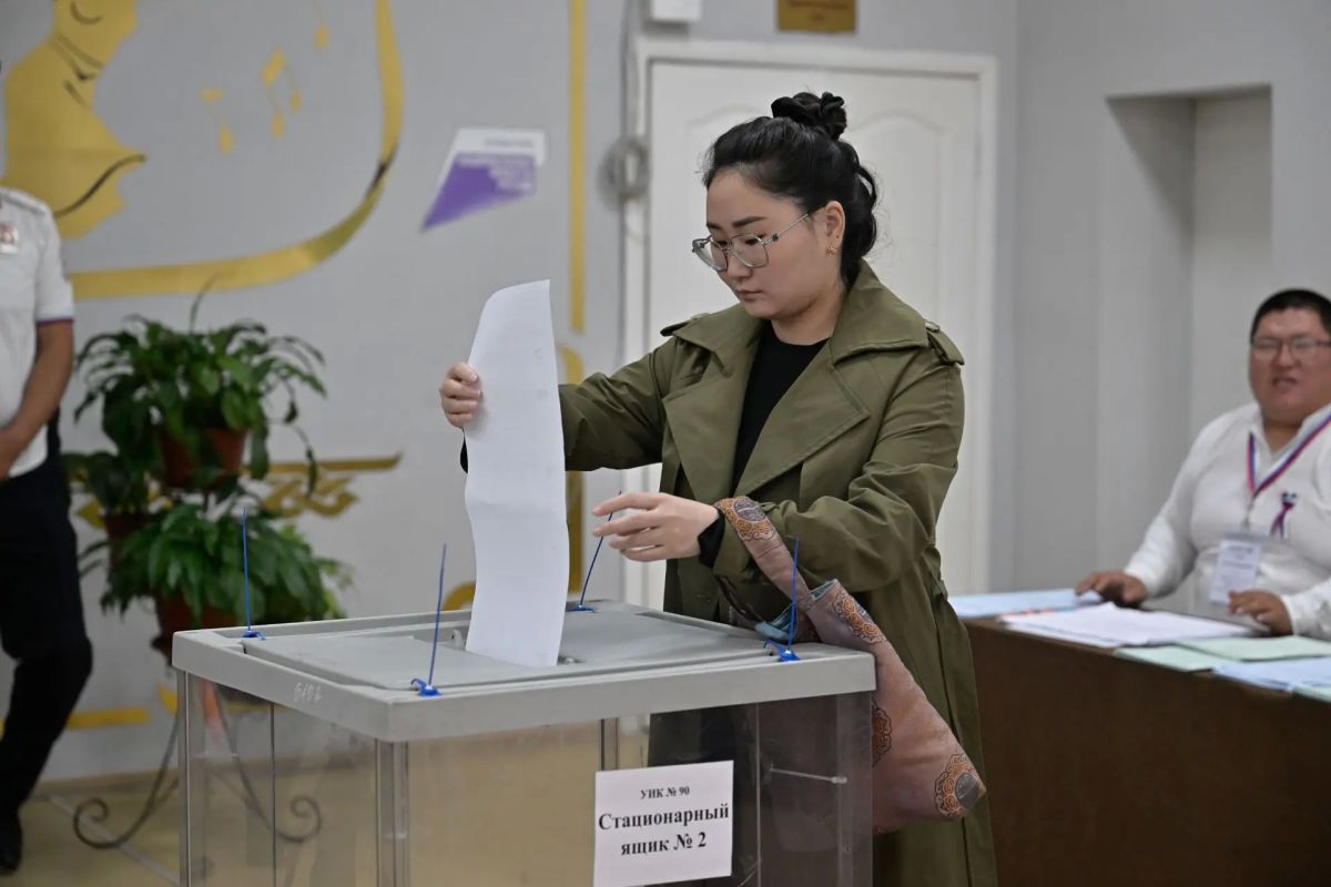 Владислав Ховалыг принял участие в едином дне голосования Владислав Ховалыг принял участие в едином дне голосования