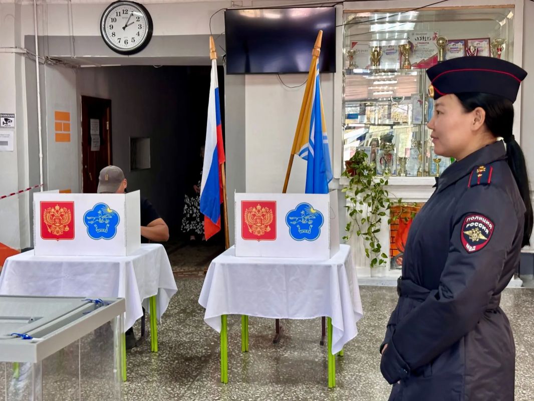 В Республике Тыва сотрудники полиции обеспечили правопорядок в период выборов В Республике Тыва сотрудники полиции обеспечили правопорядок в период выборов