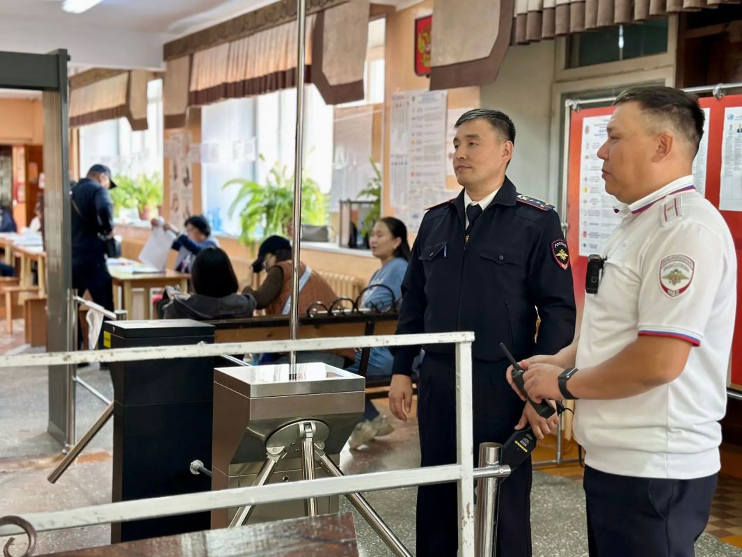 В Республике Тыва сотрудники полиции обеспечили правопорядок в период выборов В Республике Тыва сотрудники полиции обеспечили правопорядок в период выборов