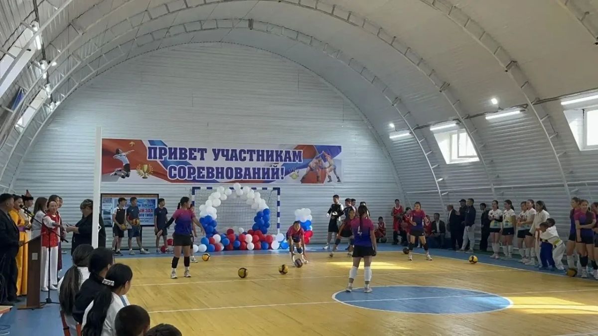 В Туве в этом году по республиканской госпрограмме «Развитие физической культуры и спорта», которая является частью государственной программы «Спорт России», возводится пять спортивных залов ангарного типа В Туве в этом году по республиканской госпрограмме «Развитие физической культуры и спорта», которая является частью государственной программы «Спорт России», возводится пять спортивных залов ангарного типа