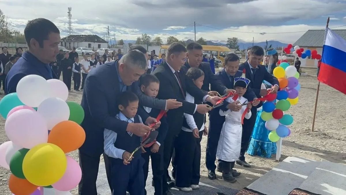 В Туве в этом году по республиканской госпрограмме «Развитие физической культуры и спорта», которая является частью государственной программы «Спорт России», возводится пять спортивных залов ангарного типа В Туве в этом году по республиканской госпрограмме «Развитие физической культуры и спорта», которая является частью государственной программы «Спорт России», возводится пять спортивных залов ангарного типа
