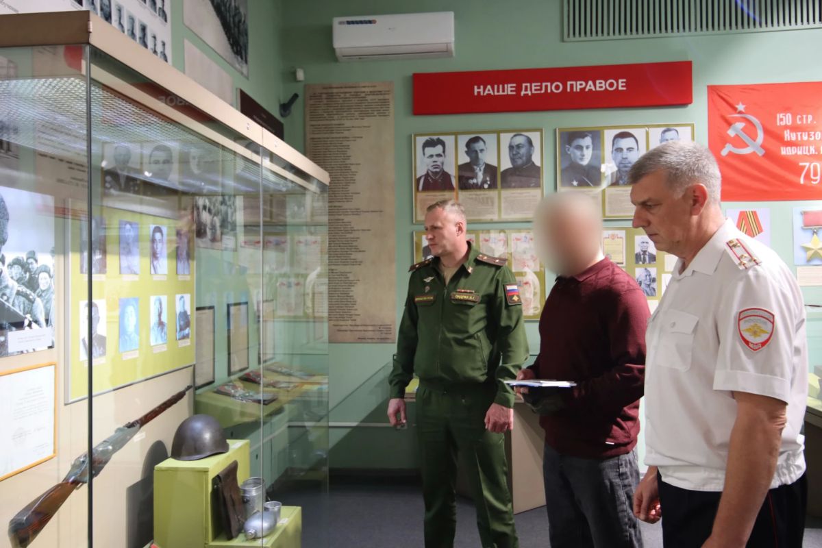 В Туве военнослужащий принес Присягу гражданина Российской Федерации В Туве военнослужащий принес Присягу гражданина Российской Федерации