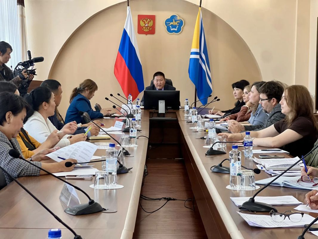 В Правительстве Тувы обсудили реализацию программы «Медицина Вместе» В Правительстве Тувы обсудили реализацию программы «Медицина Вместе»