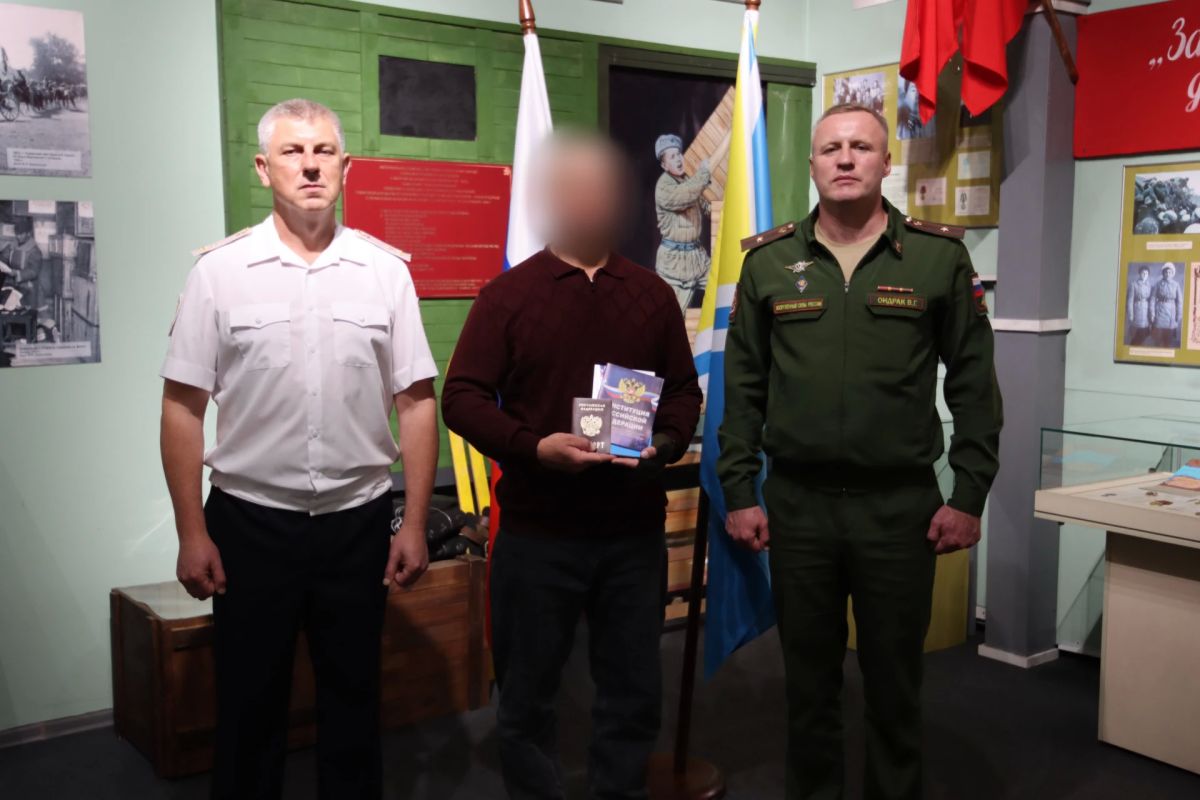В Туве военнослужащий принес Присягу гражданина Российской Федерации В Туве военнослужащий принес Присягу гражданина Российской Федерации
