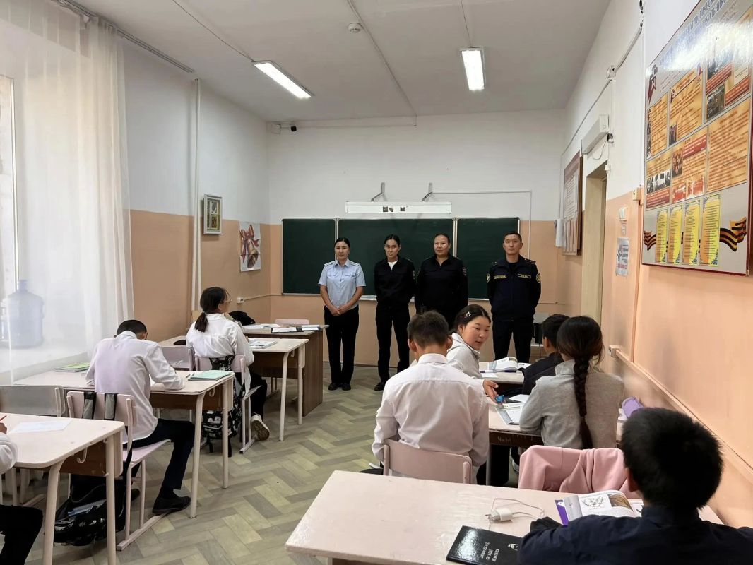 Сотрудники МВД по Республике Тыва продолжают проводить мероприятия в рамках «Недели правовых знаний» Сотрудники МВД по Республике Тыва продолжают проводить мероприятия в рамках «Недели правовых знаний»