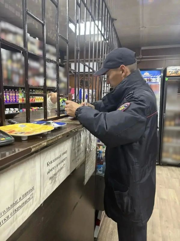 Министр внутренних дел Тувы Юрий Завьялов лично проверил работу сотрудников полиции в ходе ОПМ «Правопорядок» в Кызыле Министр внутренних дел Тувы Юрий Завьялов лично проверил работу сотрудников полиции в ходе ОПМ «Правопорядок» в Кызыле
