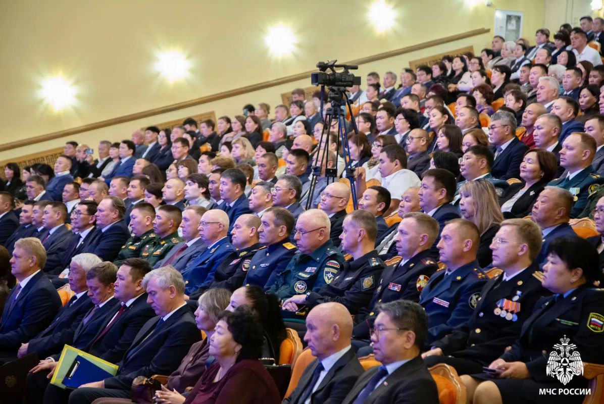 Начальник Главного управления МЧС России по Республике Тыва принял участие в инаугурации Главы региона Начальник Главного управления МЧС России по Республике Тыва принял участие в инаугурации Главы региона
