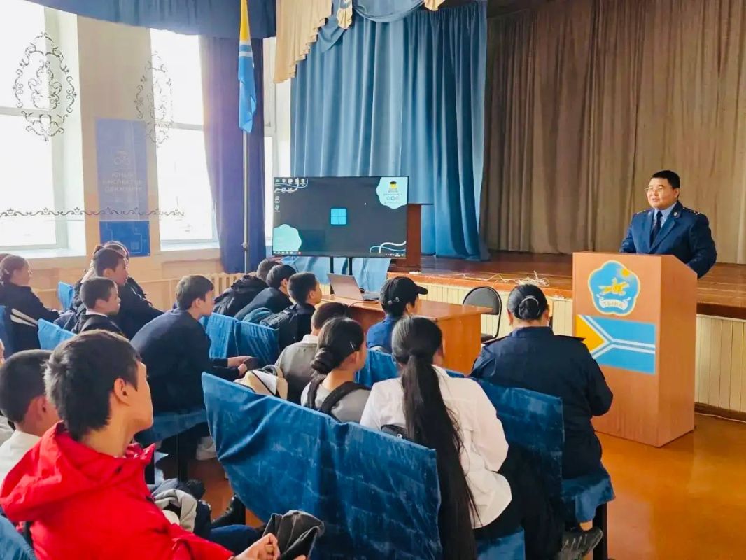 Сотрудники органов прокуратуры республики провели уроки правовой грамотности для школьников и студентов в рамках «Недели правовых знаний» Сотрудники органов прокуратуры республики провели уроки правовой грамотности для школьников и студентов в рамках «Недели правовых знаний»