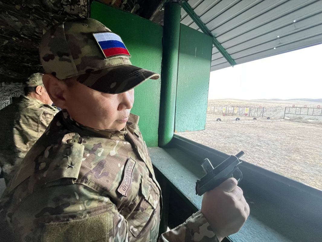Руководитель и руководящий состав УФССП России по Республике Тыва сдали комплексный зачёт Руководитель и руководящий состав УФССП России по Республике Тыва сдали комплексный зачёт