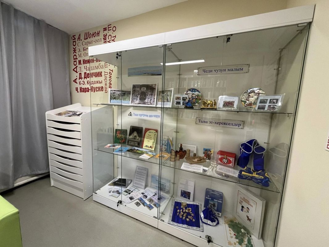 В Чаа-Холе в рамках нацпроекта "Семья" открылась новая модельная детская библиотека В Чаа-Холе в рамках нацпроекта "Семья" открылась новая модельная детская библиотека