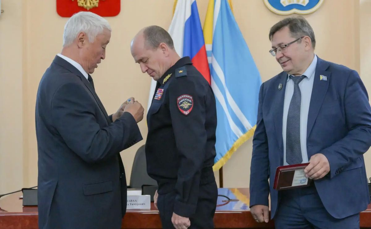 Министр внутренних дел по Республике Тыва награжден памятной медалью Верховного Хурала