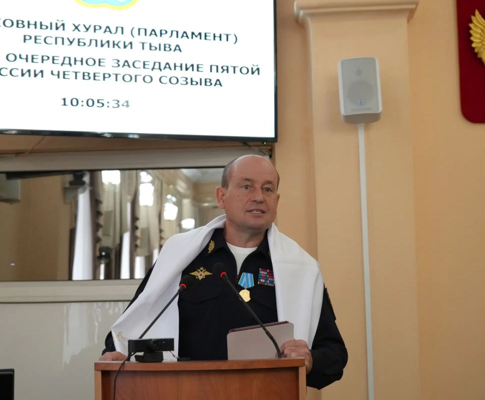Министр внутренних дел по Республике Тыва награжден памятной медалью Верховного Хурала Министр внутренних дел по Республике Тыва награжден памятной медалью Верховного Хурала