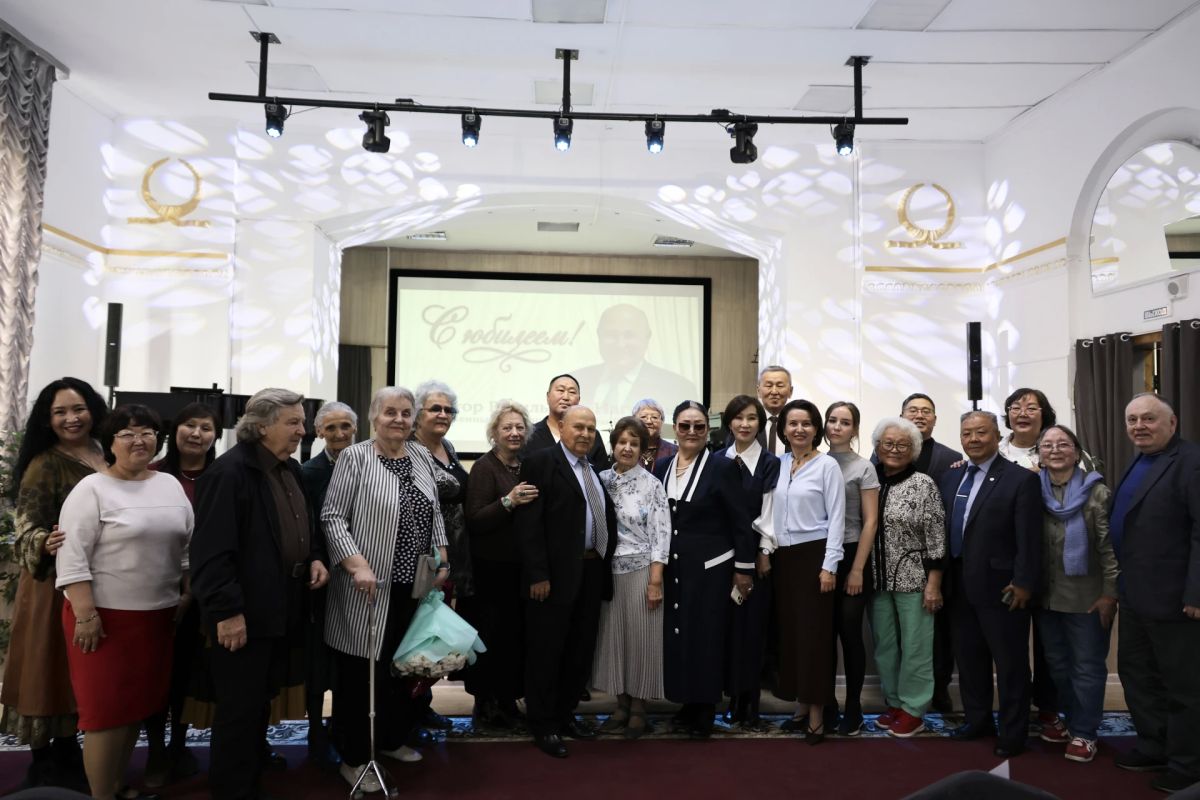 В Кызылском колледже искусств отметили 80-летие Виктора Нагорного В Кызылском колледже искусств отметили 80-летие Виктора Нагорного