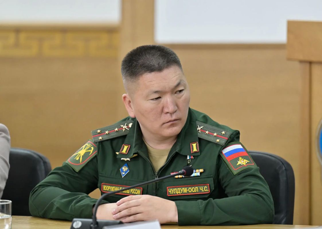 Глава Тувы Владислав Ховалыг провел первую после избрания на должность рабочую встречу с депутатами Верховного Хурала республики и Хуралом представителей Кызыла Глава Тувы Владислав Ховалыг провел первую после избрания на должность рабочую встречу с депутатами Верховного Хурала республики и Хуралом представителей Кызыла