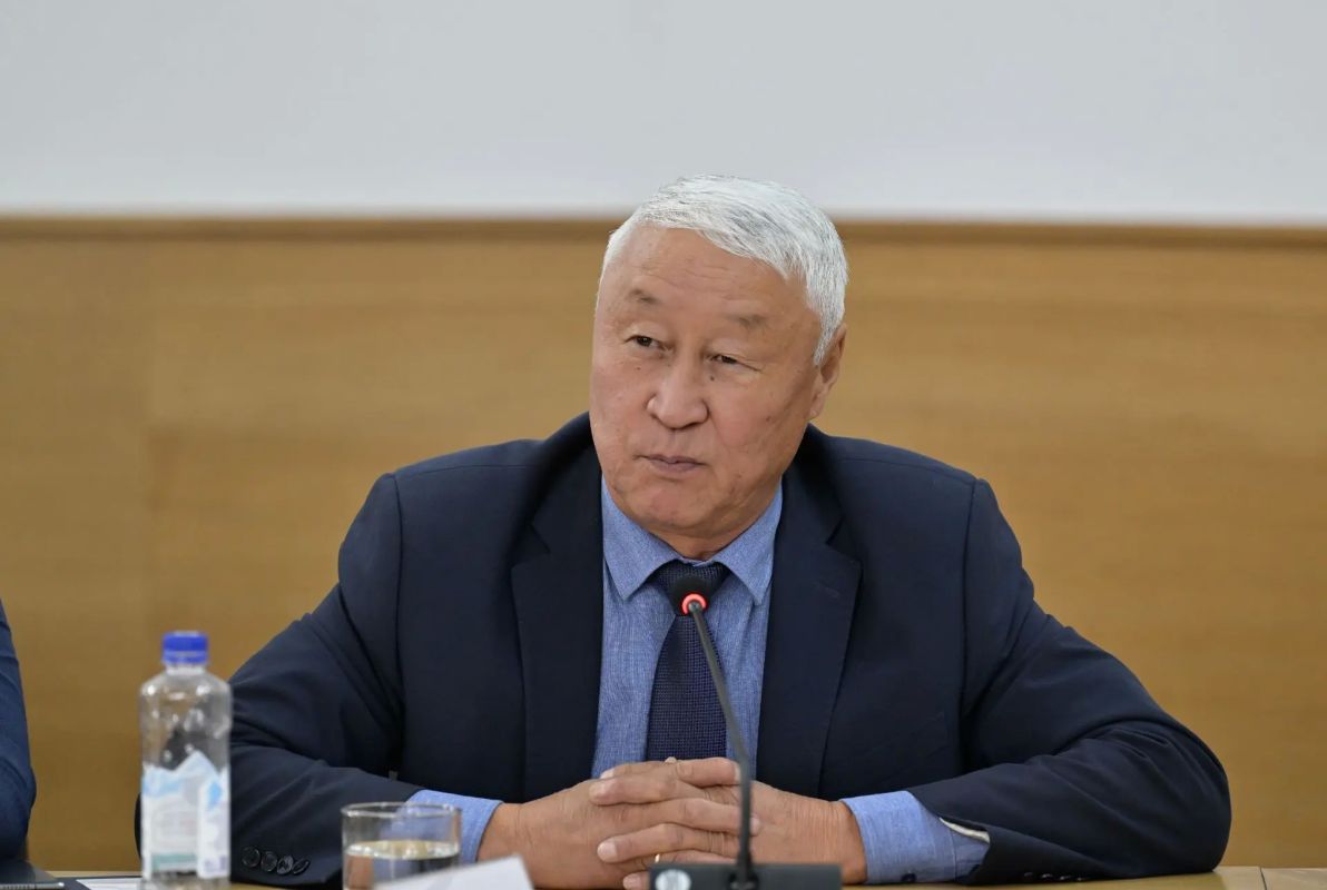 Глава Тувы Владислав Ховалыг провел первую после избрания на должность рабочую встречу с депутатами Верховного Хурала республики и Хуралом представителей Кызыла Глава Тувы Владислав Ховалыг провел первую после избрания на должность рабочую встречу с депутатами Верховного Хурала республики и Хуралом представителей Кызыла