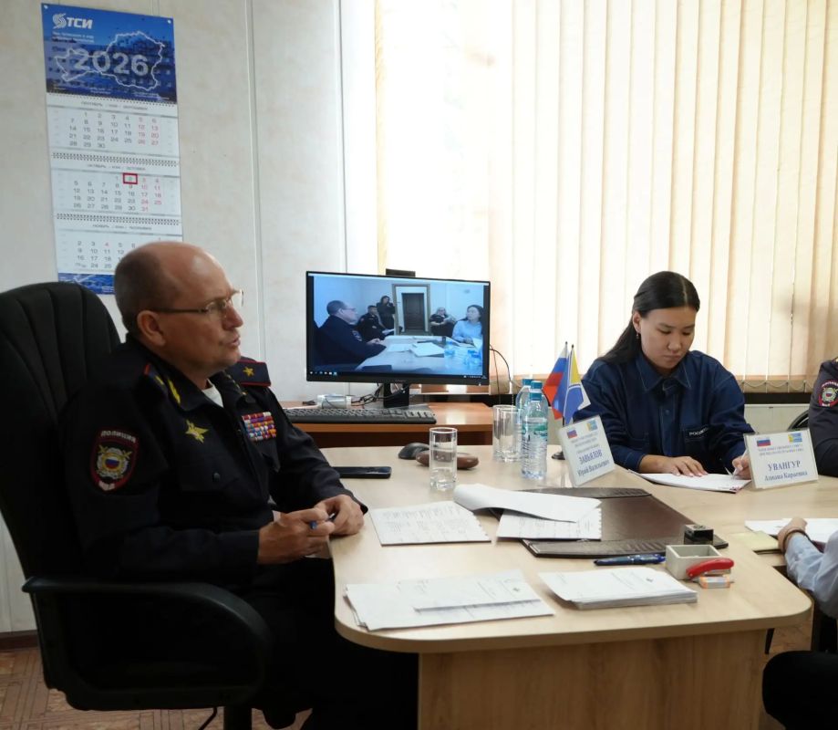 Министр внутренних дел по Республике Тыва Юрий Завьялов провел личный прием граждан Министр внутренних дел по Республике Тыва Юрий Завьялов провел личный прием граждан