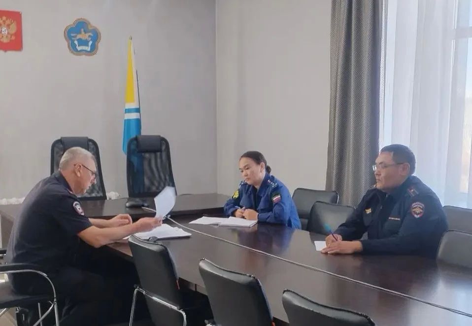 Заместитель министра внутренних дел по Республике Тыва полковник полиции Евгений Карпушкин проверил деятельность отделения полиции № 6 в Каа-Хемском районе