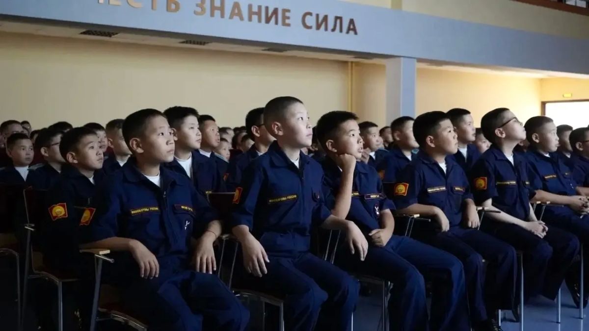 Кадеты Кызылского кадетского училища познакомились с приключениями Буяна и Бони Кадеты Кызылского кадетского училища познакомились с приключениями Буяна и Бони