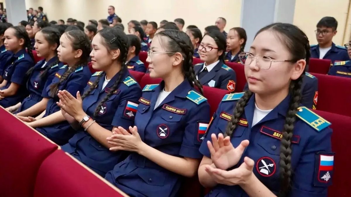 Кадеты Кызылского кадетского училища познакомились с приключениями Буяна и Бони Кадеты Кызылского кадетского училища познакомились с приключениями Буяна и Бони