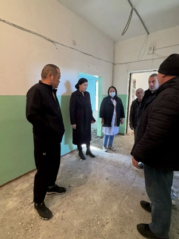 И.о. министра здравоохранения Анатолий Югай в рамках субботнего выезда побывал на двух объектах первичного звена с инспекцией хода капитального ремонта - стационарного отделения Тандинской ЦКБ и поликлиники Тес-Хемской ЦКБ... И.о. министра здравоохранения Анатолий Югай в рамках субботнего выезда побывал на двух объектах первичного звена с инспекцией хода капитального ремонта - стационарного отделения Тандинской ЦКБ и поликлиники Тес-Хемской ЦКБ...