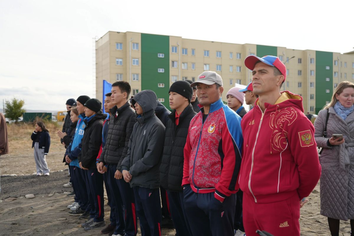 В Кызыле открыли хоккейную коробку на территории военного городка В Кызыле открыли хоккейную коробку на территории военного городка