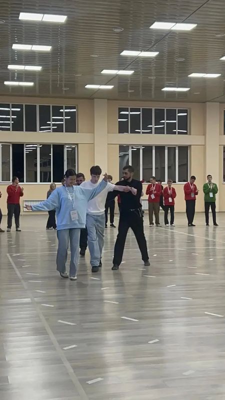 Делегация Республики Тыва принимает участие в V Молодёжном слёте Амбассадоров «Профессионалитета» в Грозном Делегация Республики Тыва принимает участие в V Молодёжном слёте Амбассадоров «Профессионалитета» в Грозном
