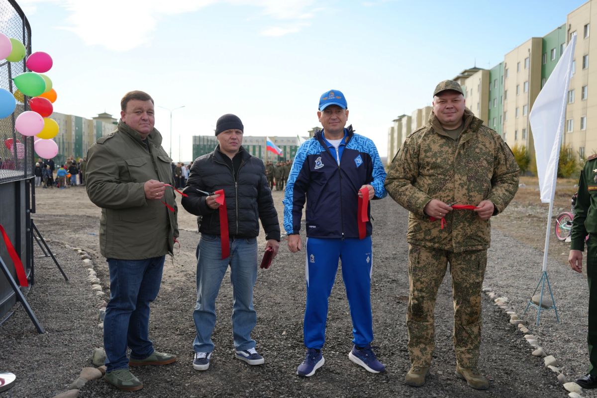 В Кызыле открыли хоккейную коробку на территории военного городка В Кызыле открыли хоккейную коробку на территории военного городка