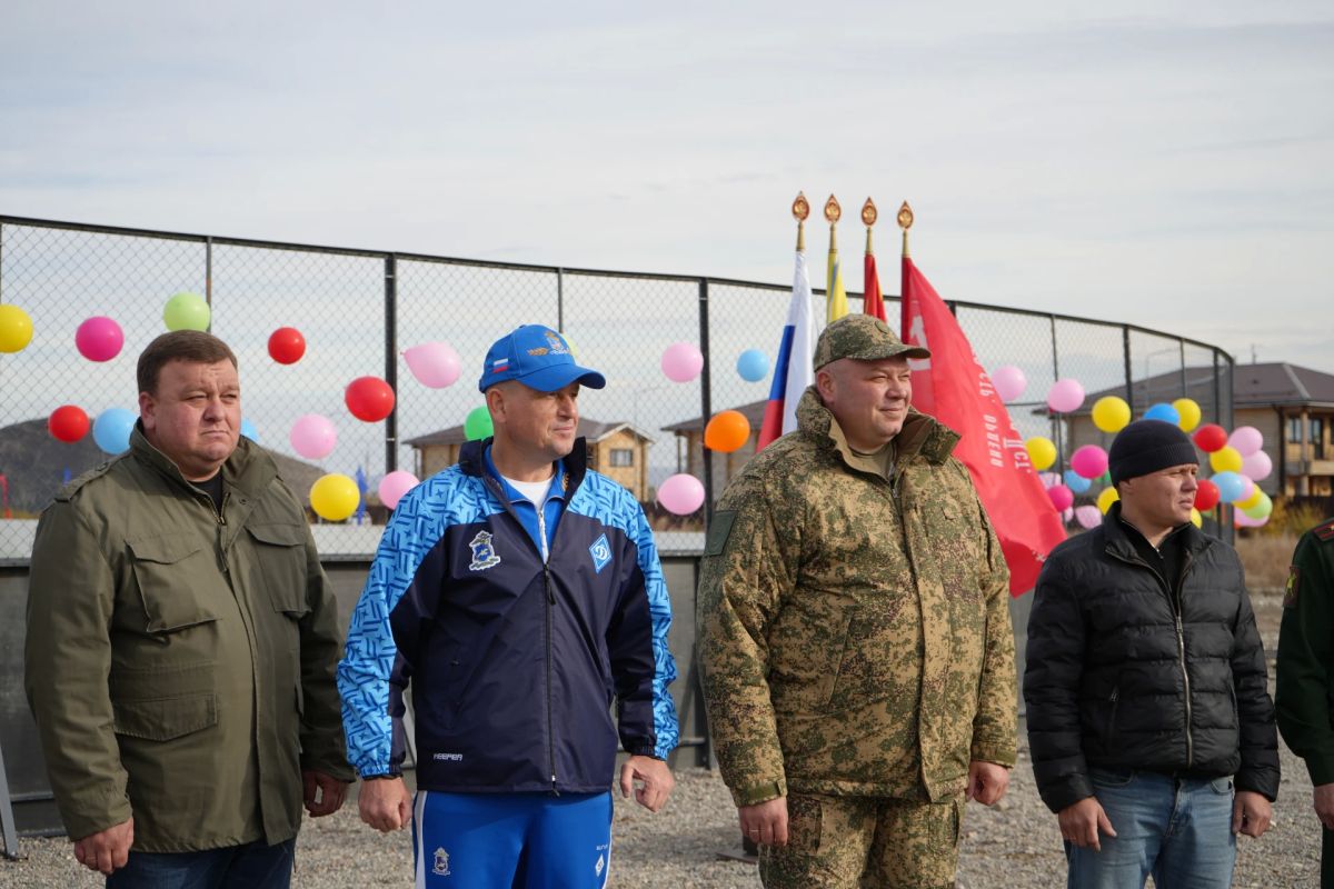 В Кызыле открыли хоккейную коробку на территории военного городка