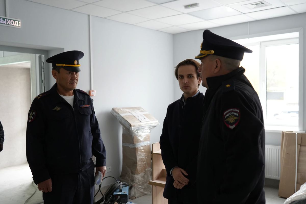 Министр внутренних дел по Республике Тыва проинспектировал ход отделочных работ в новом здании миграционной службы Министр внутренних дел по Республике Тыва проинспектировал ход отделочных работ в новом здании миграционной службы