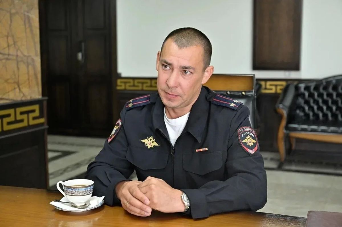 Сегодня Глава Республики Тыва Владислав Ховалыг провел первую рабочую встречу с новым начальником Управления Госавтоинспекции МВД по Республике Тыва, подполковником полиции Владимиром Кичеевым Сегодня Глава Республики Тыва Владислав Ховалыг провел первую рабочую встречу с новым начальником Управления Госавтоинспекции МВД по Республике Тыва, подполковником полиции Владимиром Кичеевым