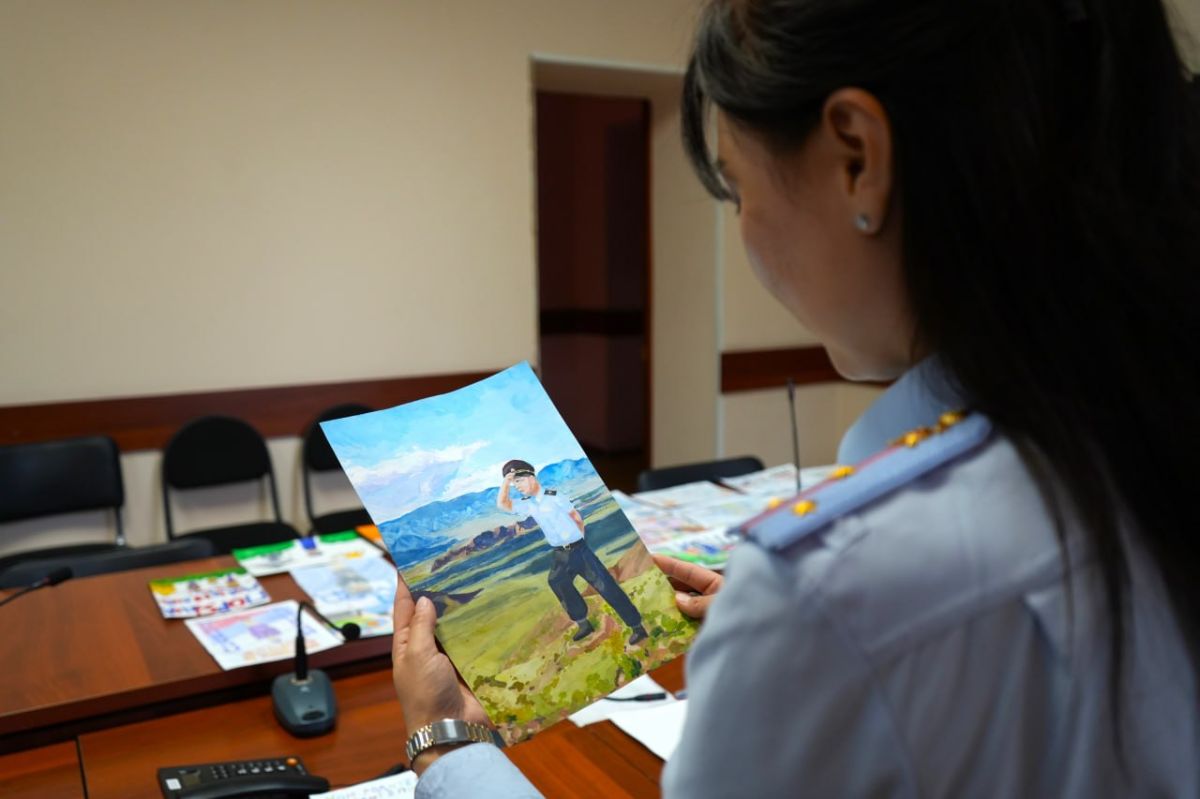 В МВД по Республике Тыва подвели итоги конкурса детского рисунка «Мои родители работают в полиции» В МВД по Республике Тыва подвели итоги конкурса детского рисунка «Мои родители работают в полиции»