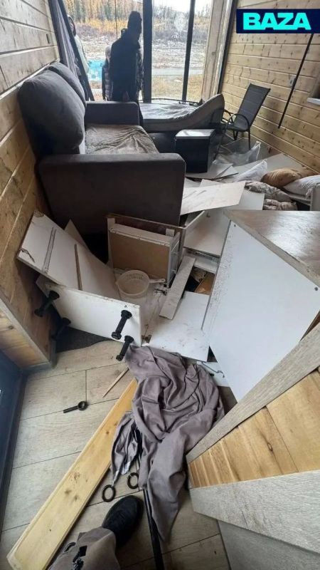 Медведь устроил погром на популярной лыжной базе в Туве Медведь устроил погром на популярной лыжной базе в Туве