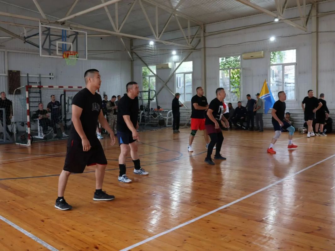 Полицейские из Тувы завоевали серебро на турнире по волейболу в Чеченской Республике