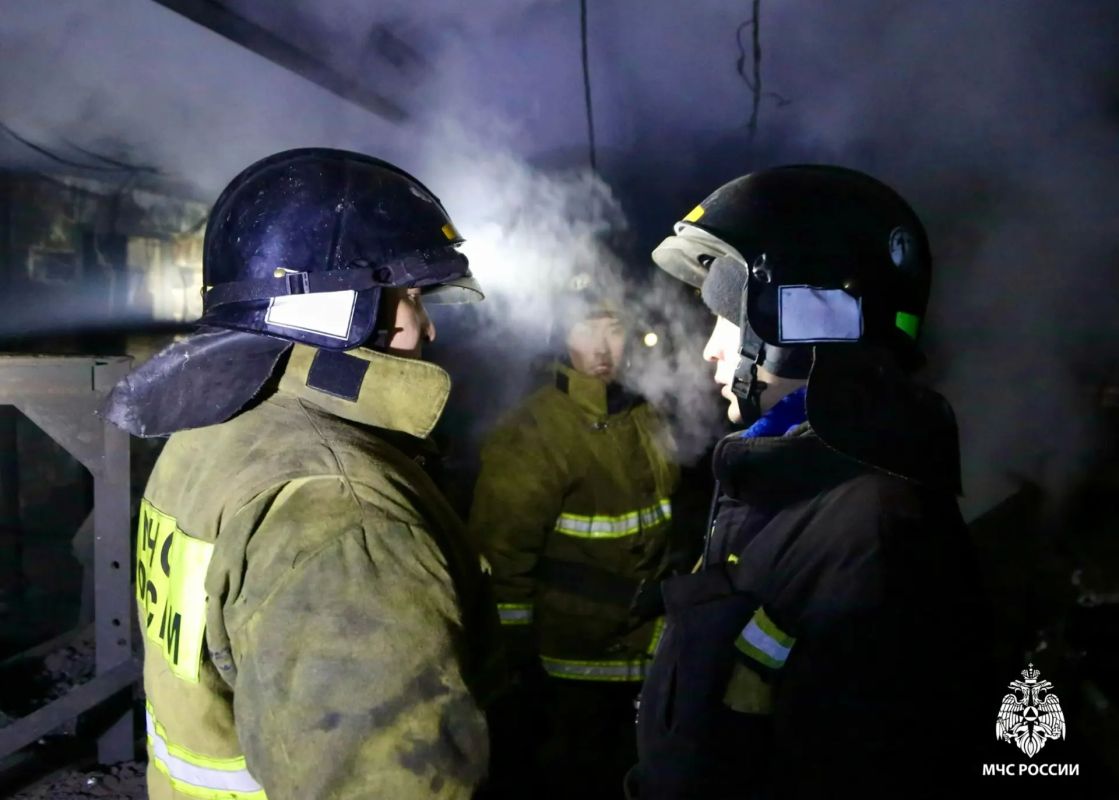 Ночной пожар на асфальтобетонном заводе Тувы: огнеборцы не допустили тяжелых последствий Ночной пожар на асфальтобетонном заводе Тувы: огнеборцы не допустили тяжелых последствий