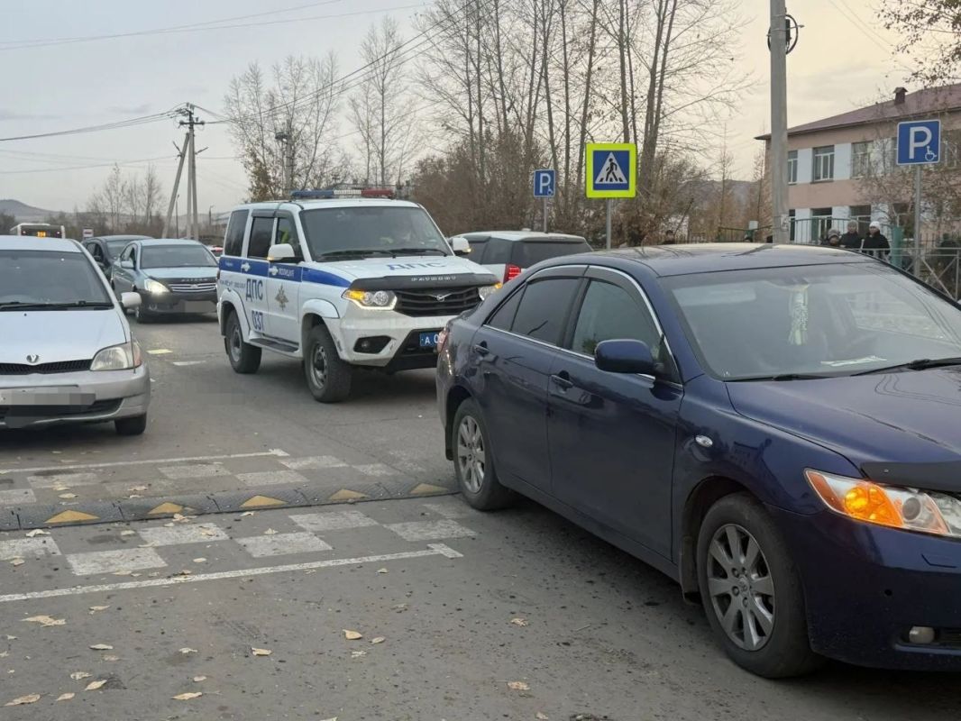 В пгт. Каа-Хем сотрудниками отделения Госавтоинспекции проводится проверка по факту наезда на несовершеннолетнюю девочку