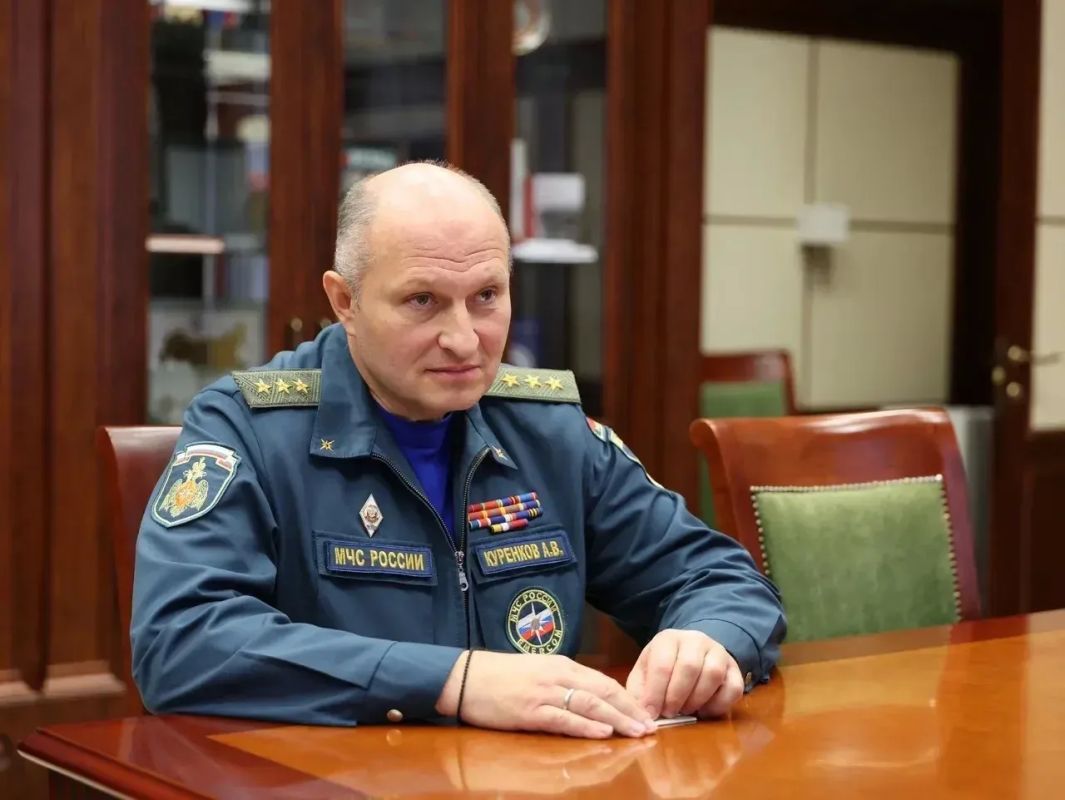 Глава МЧС России и полномочный представитель Президента России в Сибирском федеральном округе обсудили вопросы безопасности Глава МЧС России и полномочный представитель Президента России в Сибирском федеральном округе обсудили вопросы безопасности