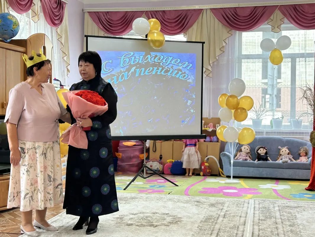 Сегодня проводили на заслуженный отдых ветерана дошкольного образования г.Кызыла Надежду Соболеву Сегодня проводили на заслуженный отдых ветерана дошкольного образования г.Кызыла Надежду Соболеву