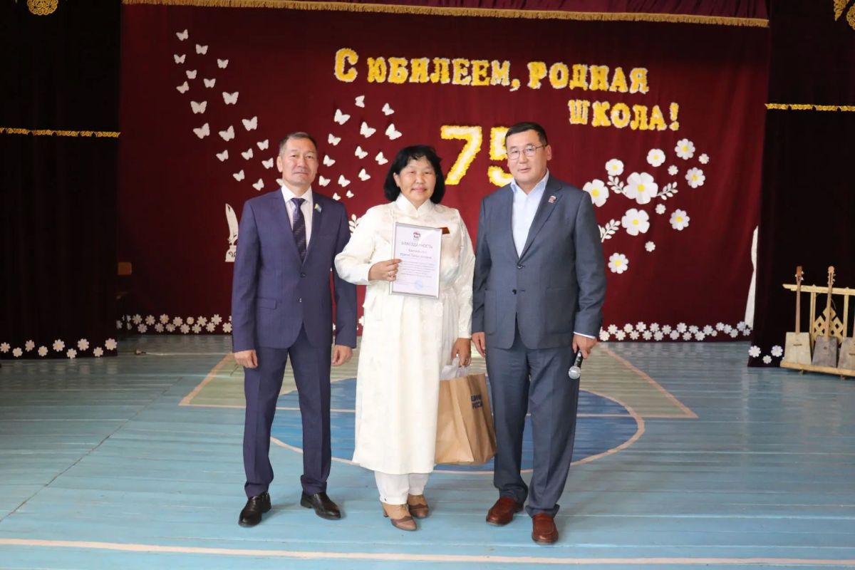Ээрбекская школа Кызылского района отмечает 75-летний юбилей! Ээрбекская школа Кызылского района отмечает 75-летний юбилей!