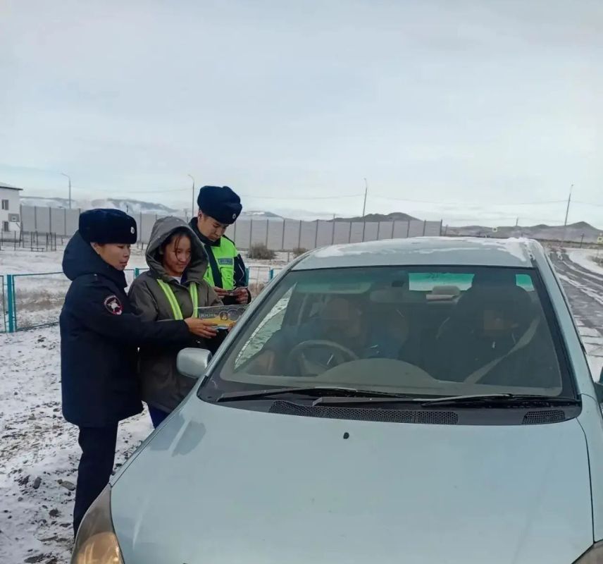 В Чадане сотрудники Госавтоинспекции провели акцию «Засветись, стань заметнее на дороге!» В Чадане сотрудники Госавтоинспекции провели акцию «Засветись, стань заметнее на дороге!»