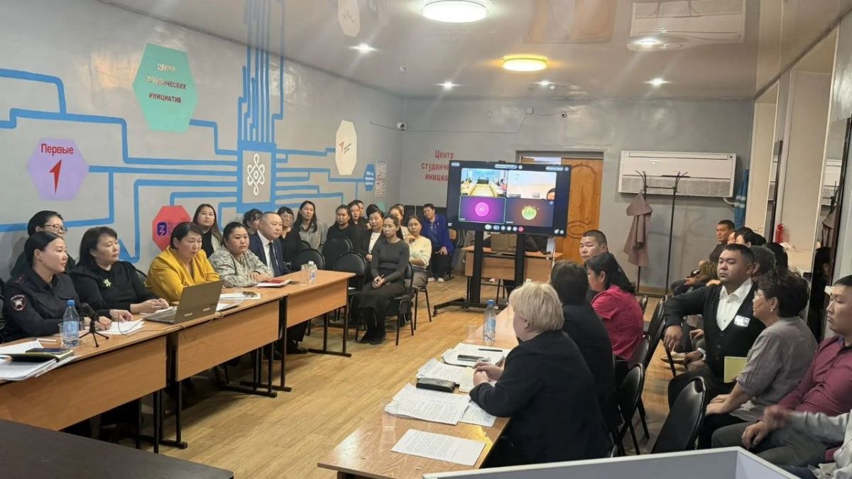 В Чадане сотрудники Госавтоинспекции провели акцию «Засветись, стань заметнее на дороге!» В Чадане сотрудники Госавтоинспекции провели акцию «Засветись, стань заметнее на дороге!»