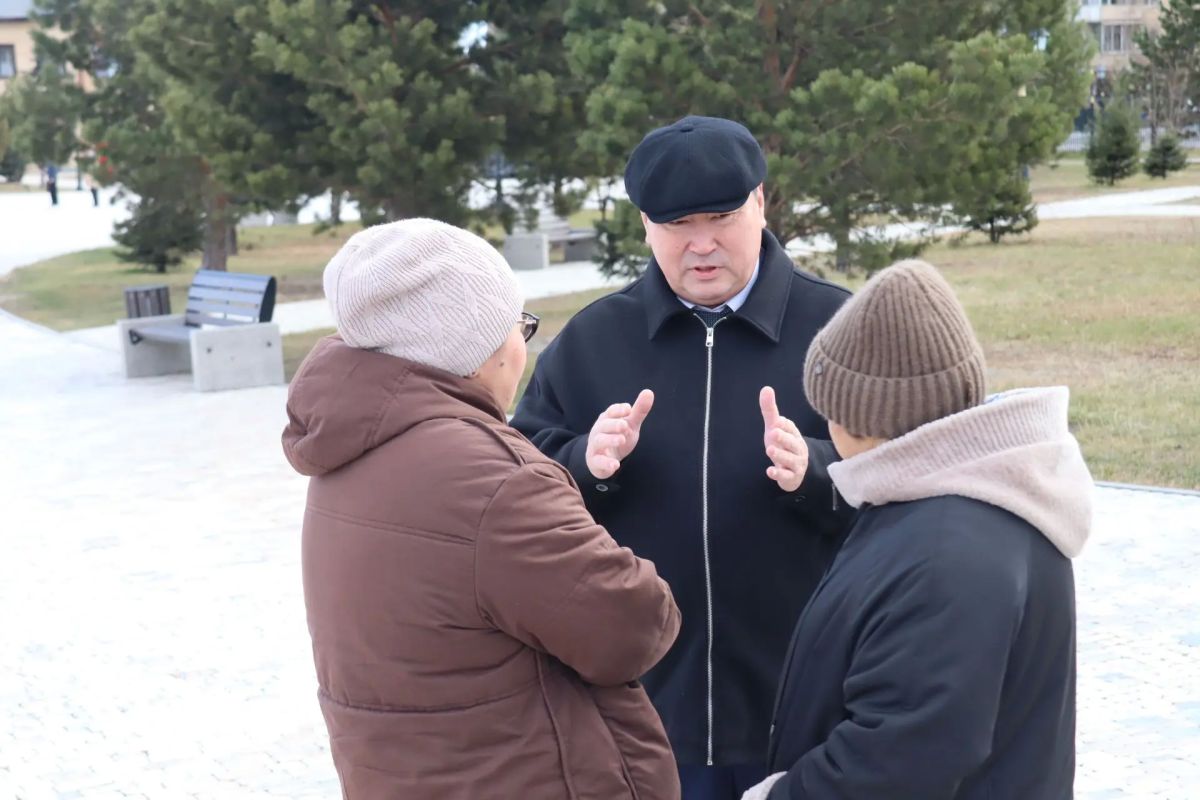 Главный врач Республиканского онкологического диспансера Александр Сергеевич Ванданов и его заместитель Шончалай Сергеевна Саяты в прошлую субботу в рамках ранее объявленной акции «Прогулки с онкологом» ответили на вопросы... Главный врач Республиканского онкологического диспансера Александр Сергеевич Ванданов и его заместитель Шончалай Сергеевна Саяты в прошлую субботу в рамках ранее объявленной акции «Прогулки с онкологом» ответили на вопросы...